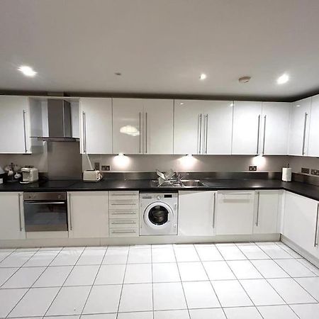 O2 Excel City Airport Apartment Londen Buitenkant foto