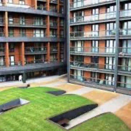 O2 Excel City Airport Apartment Londen Buitenkant foto