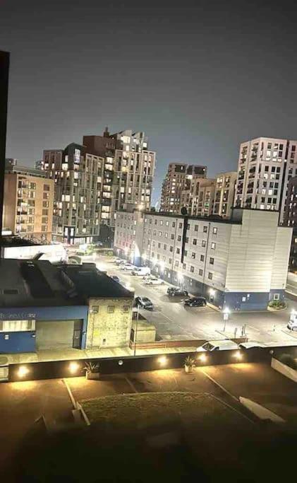 O2 Excel City Airport Apartment Londen Buitenkant foto